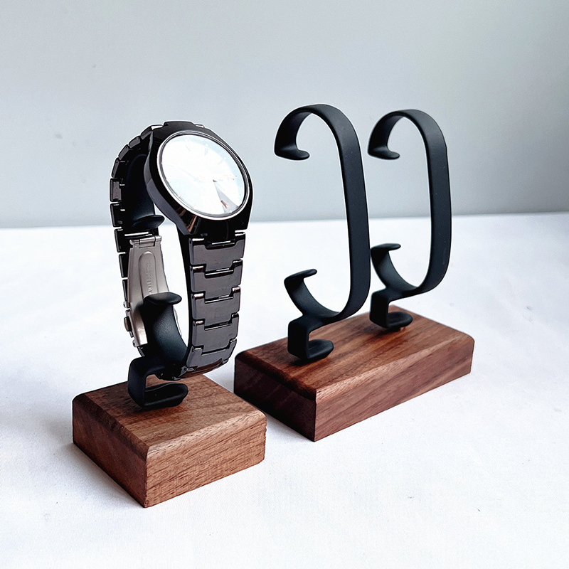 Wooden C-Shaped Watch Holder J - Jewelry And Watches Inc recension och pris